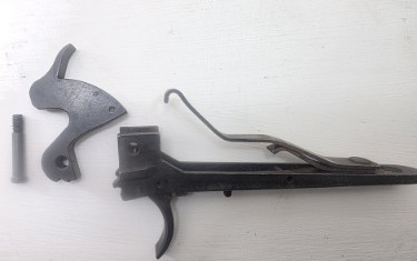 LOWER TANG COMPLETE TOP eject Winchester 94 POST 64 ORIGINAL